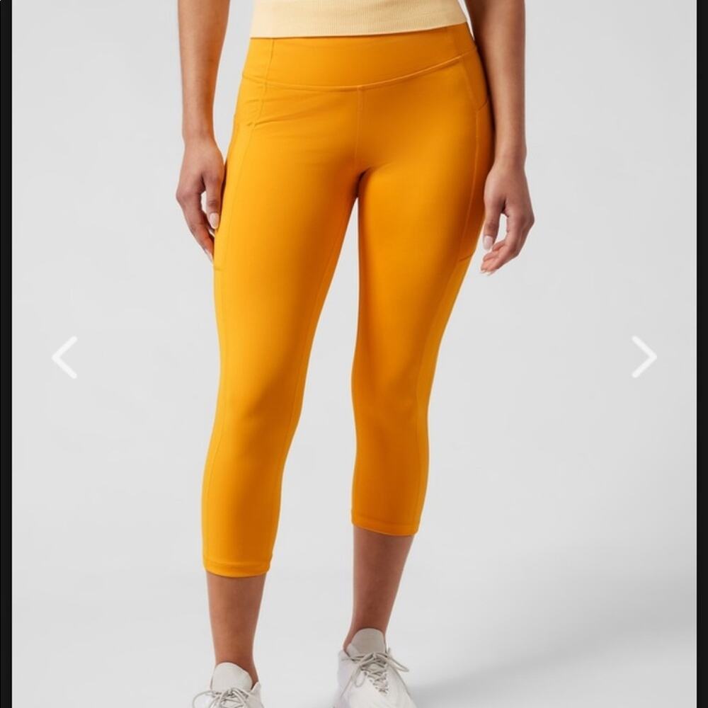 NWT Athleta Ultimate Stash Pocket II Capri Size XS